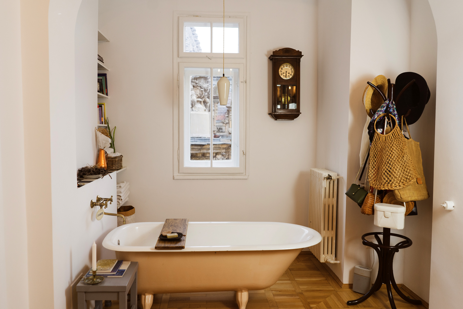 Holuri mici moderne cu cadă