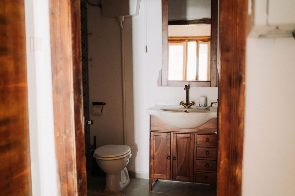 Casa este renovată în stilul anilor ’80