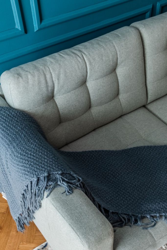 canapea living apartament piata romana