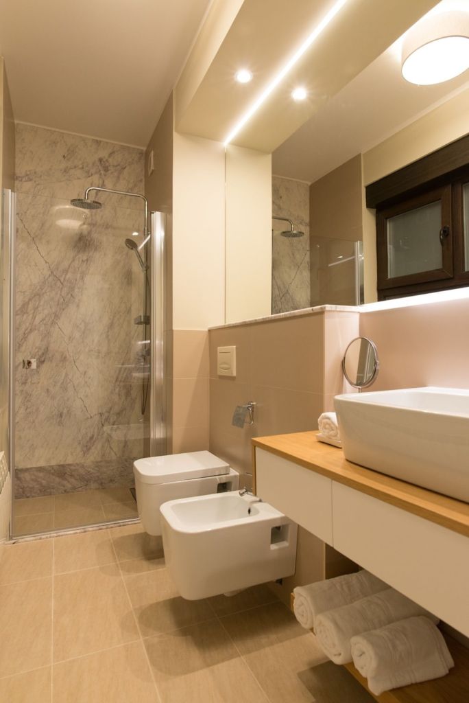 Baie - Renovare apartament mic Bucuresti KiwiStudio lastra marmura naturala