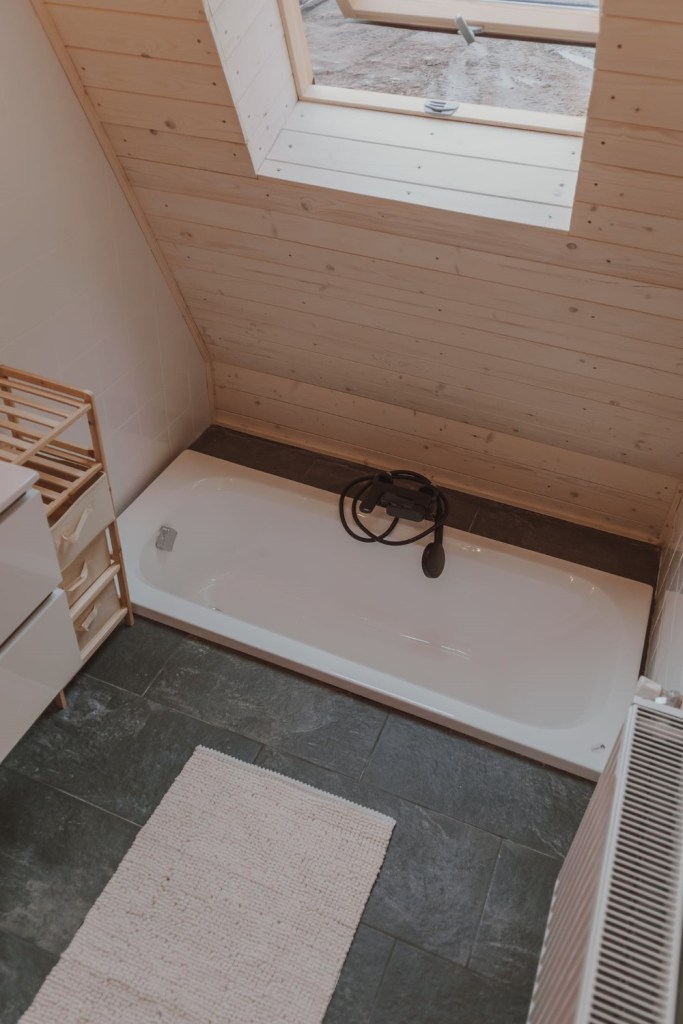 Cabana are 150 de metri pătrați utili