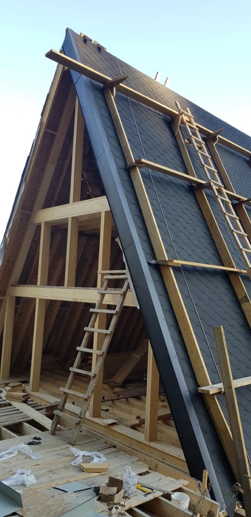 Construcția cabanei a durat un an și jumătate și a fost finalizată în decembrie 2020