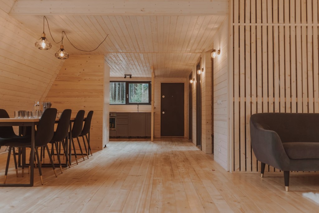 Toate piesele de mobilier au fost achiziționate de la JYSK și IKEA