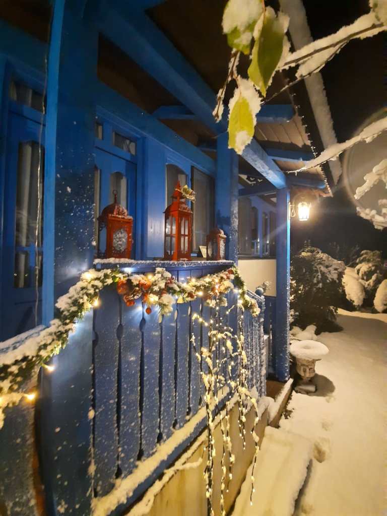 Casa Varvara în diferite anotimpuri ale anului