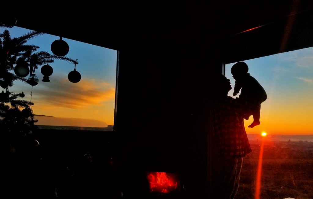 Pentru cei doi tineri, viața în tiny house merită 100%