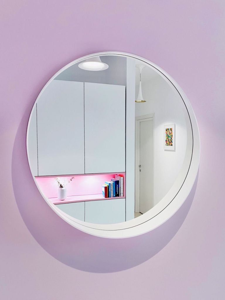 apartament pastelat oglinda bubble house