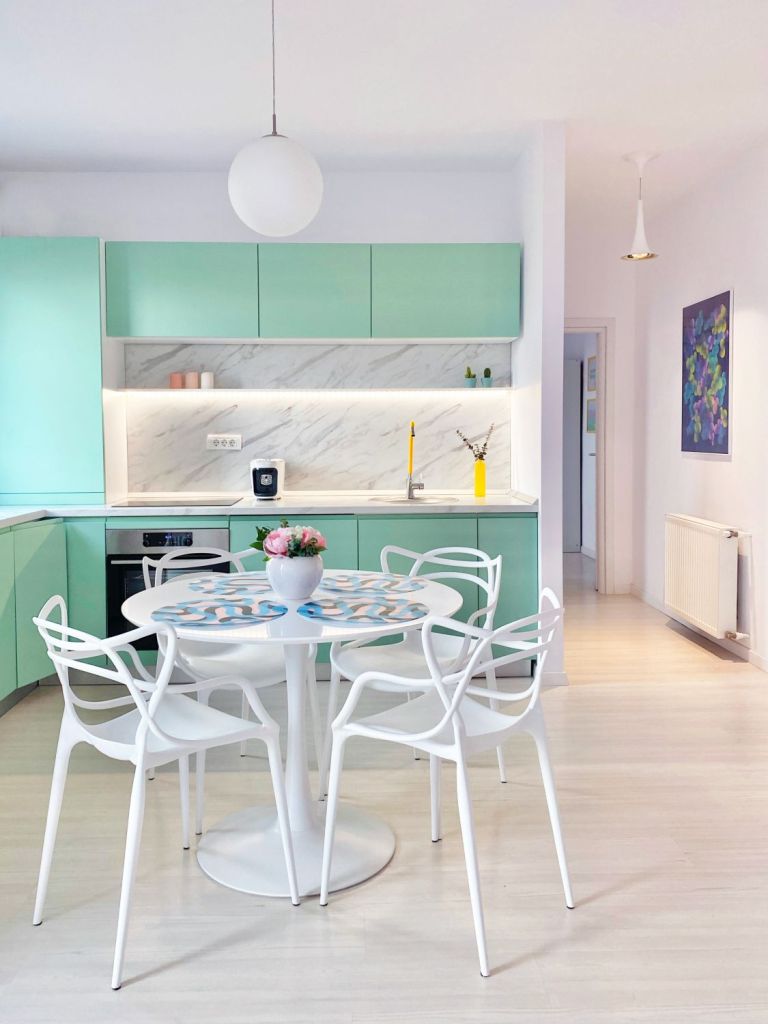 bucatarie masa dining apartament pastelat bubble house