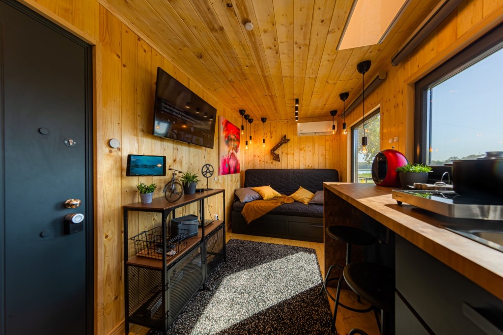 tiny house românia Interior Premium Hub - căsuța construită de Matei