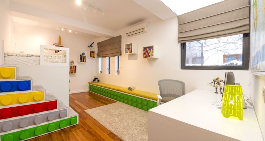 Amenajare camera baiat tematica Lego_Miso Architects (1)