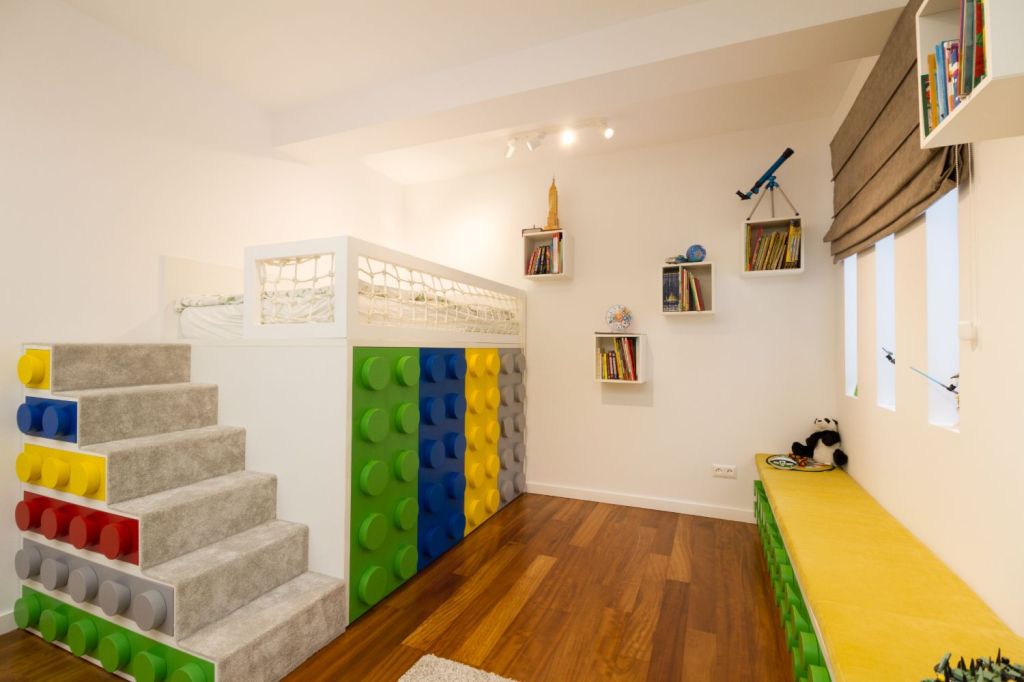 Amenajare camera baiat tematica Lego_Miso Architects (1)