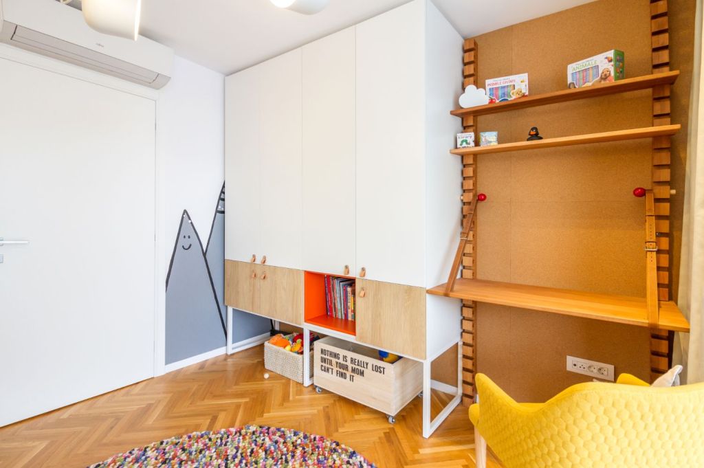Miso Architects_Ap Travelers' Home-camera copil pat Montessori
