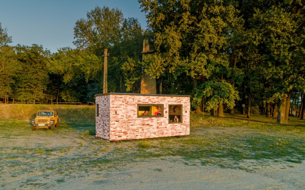 Tiny house România construit de la zero de Matei și echipa lui