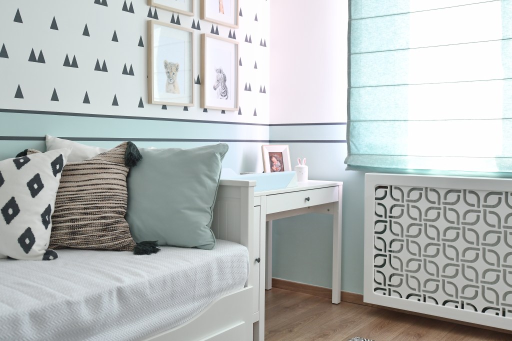 Simona Ungurean Homestyling design interior camera bebe cu alb si bleu