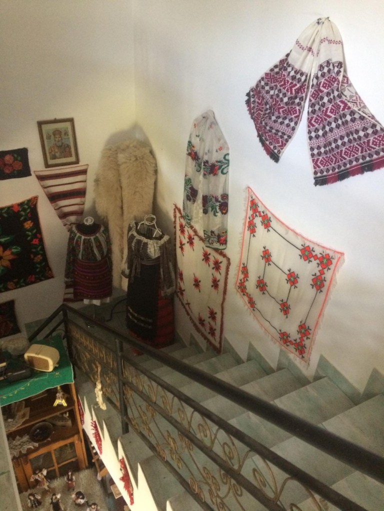 Alex și Mirela și-au dorit un trai autentic, tradițional, în propria casă