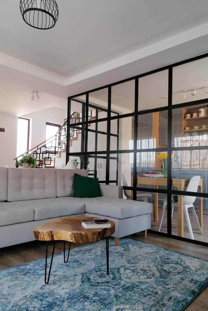 glasvand bucatarie living