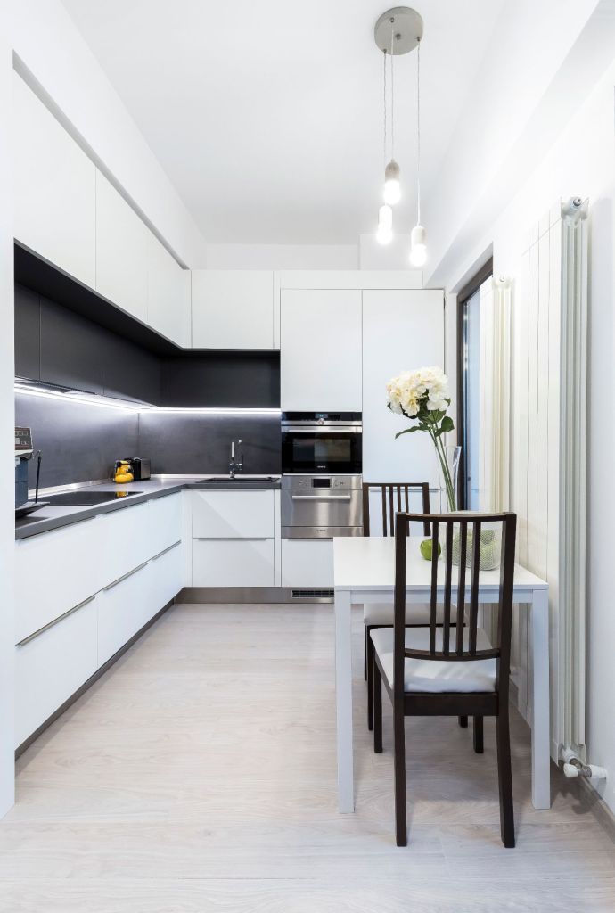 Bucatarie alba Garsoniera Bucuresti renovata si modernizata de arh. int. Stefania Bobaru - VIM Studio (4)