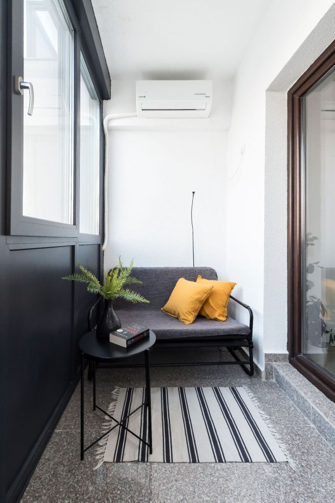 Balcon Garsoniera Bucuresti renovata si modernizata de arh. int. Stefania Bobaru - VIM Studio (9)