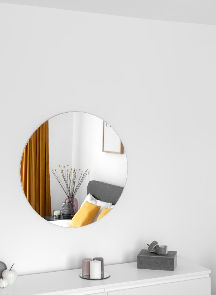 apartament airbnb Timisoara dormitor oglindă