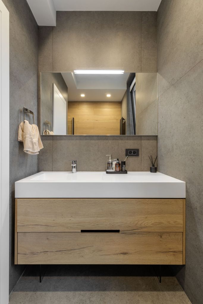 Baie contemporana lemn - amenajare casa Sibiu - arh. Sergiu Califar Pure-Mess Design (2)