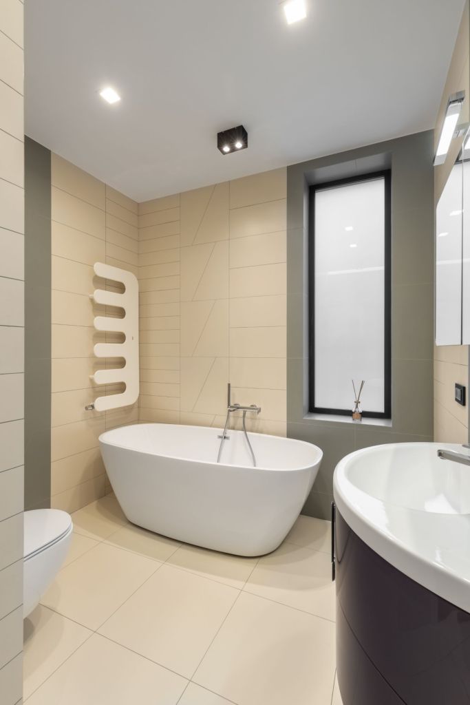Baie minimalista alb negru - amenajare casa Sibiu - arh. Sergiu Califar Pure-Mess Design (1)