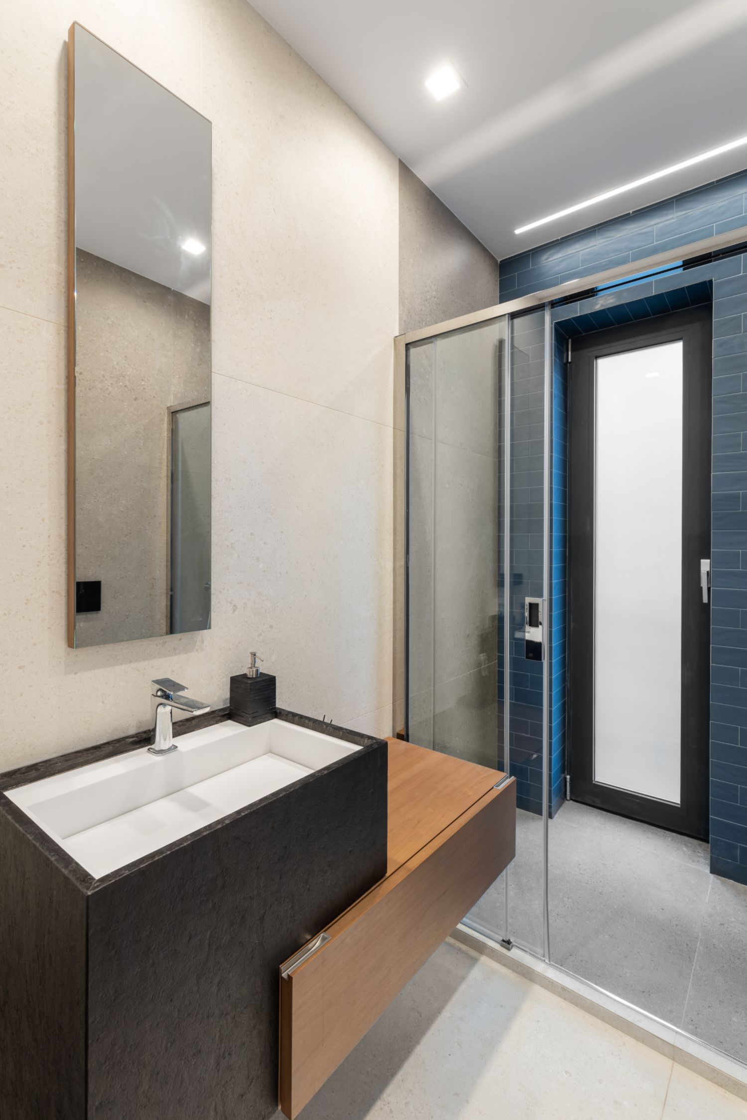 Baie parter - amenajare casa Sibiu - arh. Sergiu Califar Pure-Mess Design