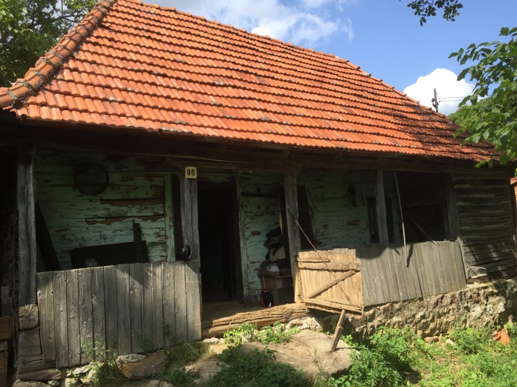 Casa Bătrână a fost construită în anii 1930. Așa arăta înainte de renovare