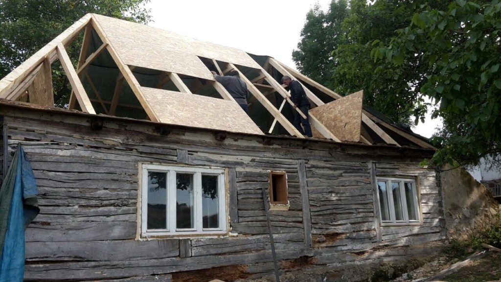 Andreea și Luc au început renovările la Casa Bătrână în 2017; au durat șase luni