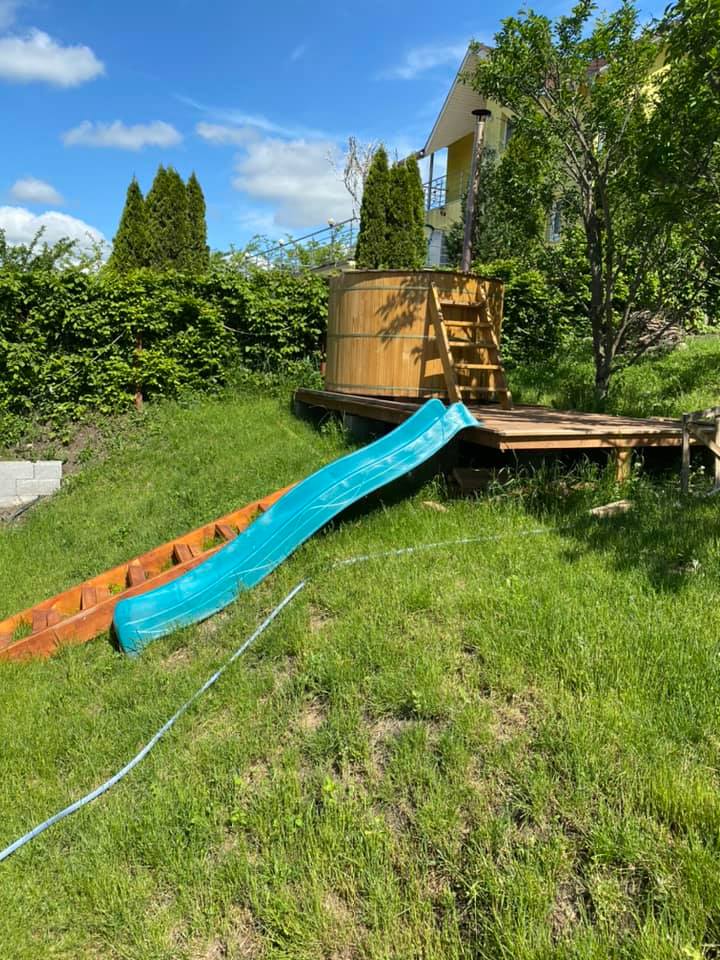 Tânăra mămică spune că ciubărul este „un must” pentru toate casele de vacanță