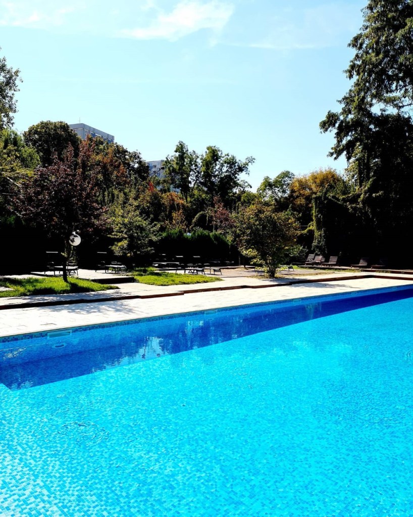 Piscina Floreasca îți oferă o oază de relaxare în oraș