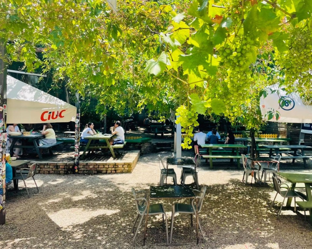 La J'ai Bistrot oaspeții sunt invitați să se simtă ca la ei acasă