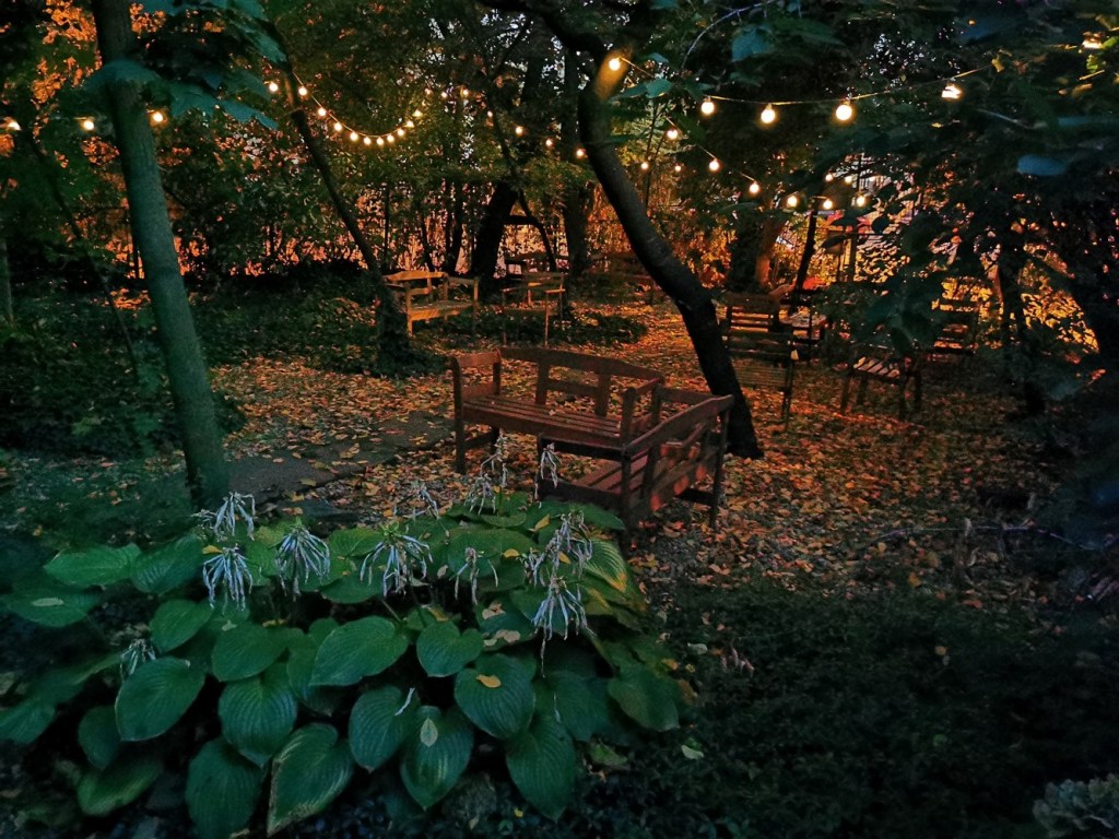Locul unde găsești „ceai, dulceață, șerbet, verdeață”