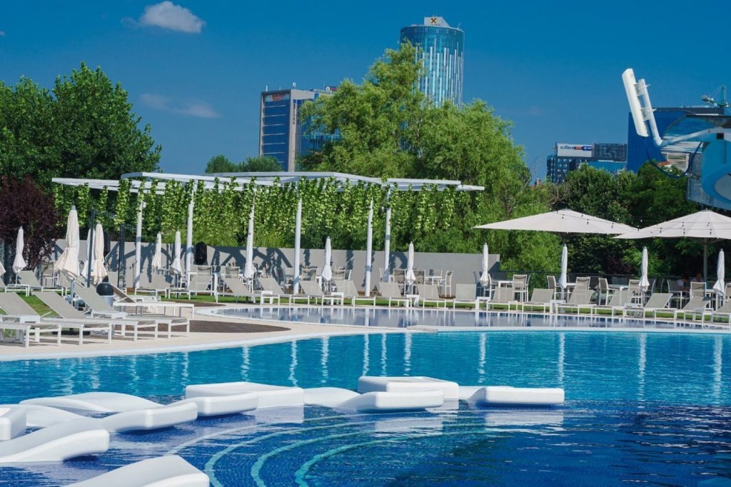 Pescariu AQUA oferă o piscină spațioasă, dar și două jacuzzi-uri