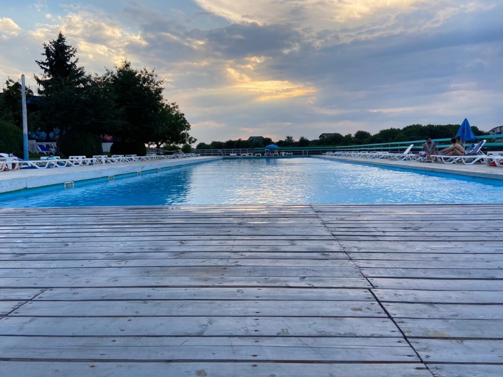 La Playa 9 se organizează party-uri în aer liber