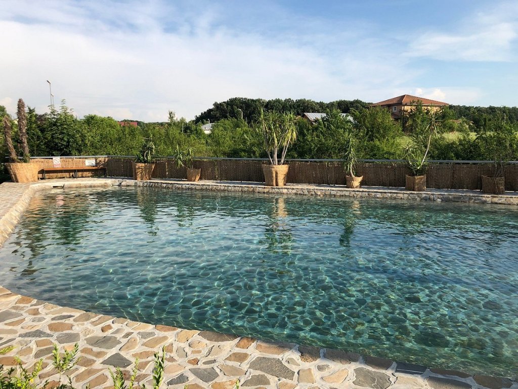 O escapadă la resort îți oferă și acces la piscina minunată
