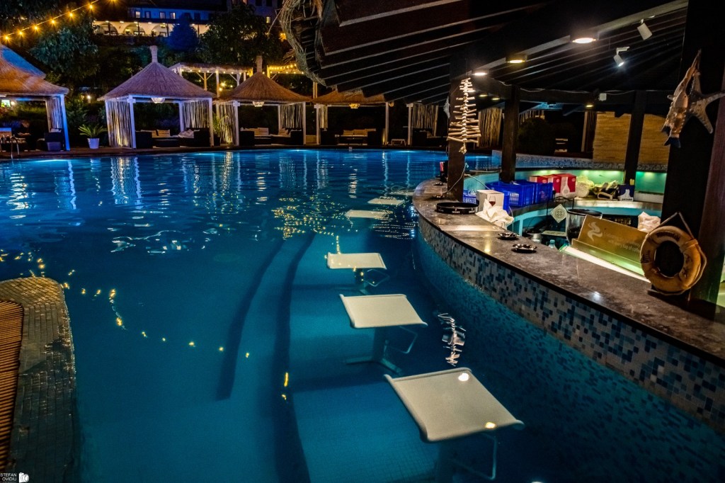 Piscina este deschisă până pe 15 octombrie