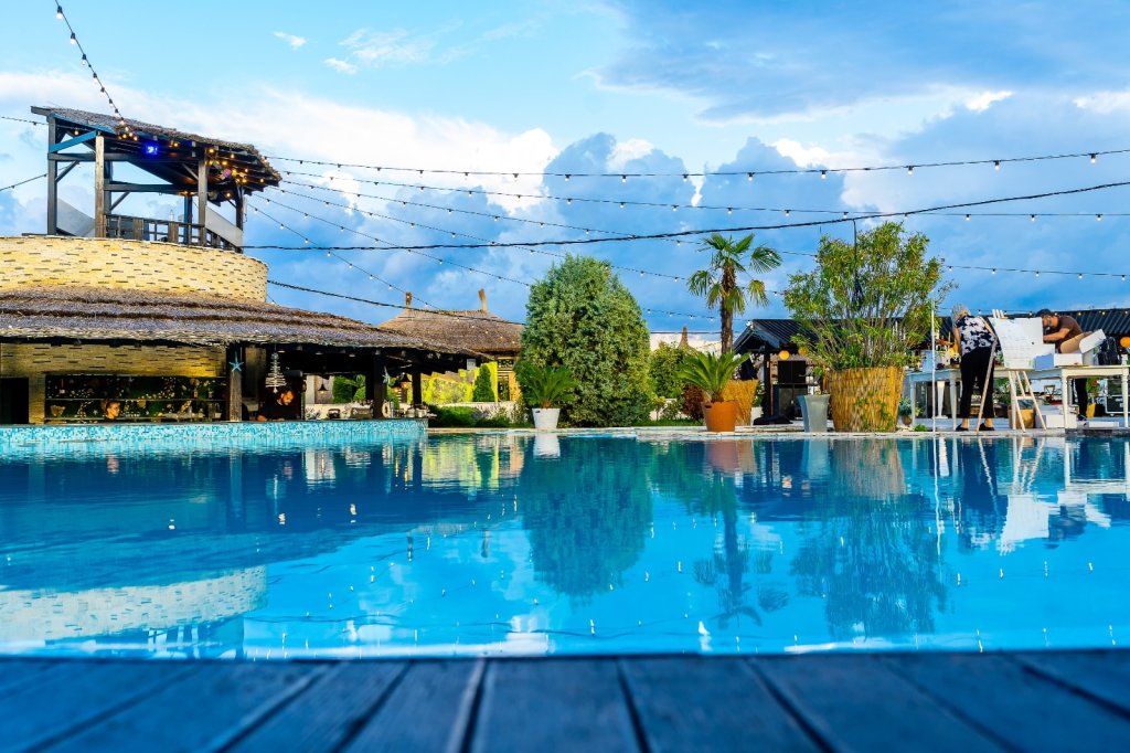 Piscina este deschisă până pe 15 octombrie