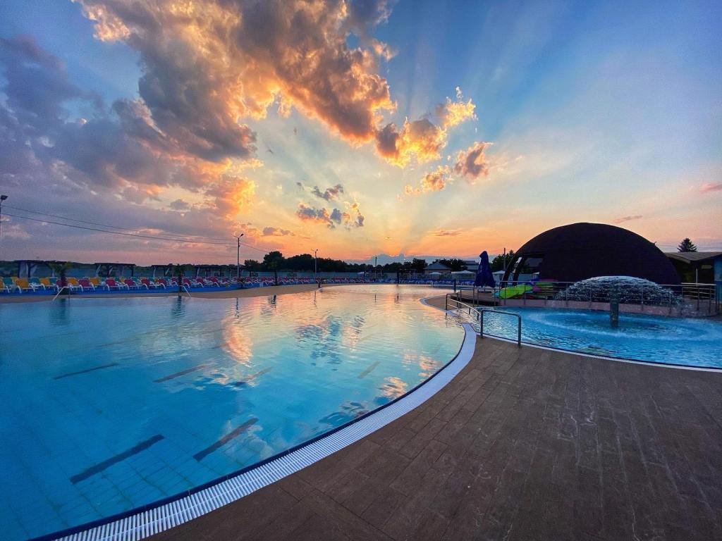 Piscine langa bucuresti - Don Pedro organizează și tot felul de petreceri și concerte pe timpul verii