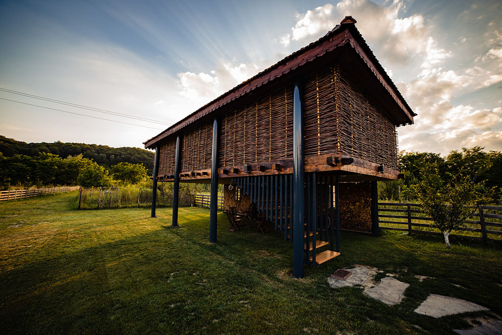 Pătulul are două camere superbe, cu denumiri pe măsură: „Mamaia de la vale” și „Mamaia din sus.”
