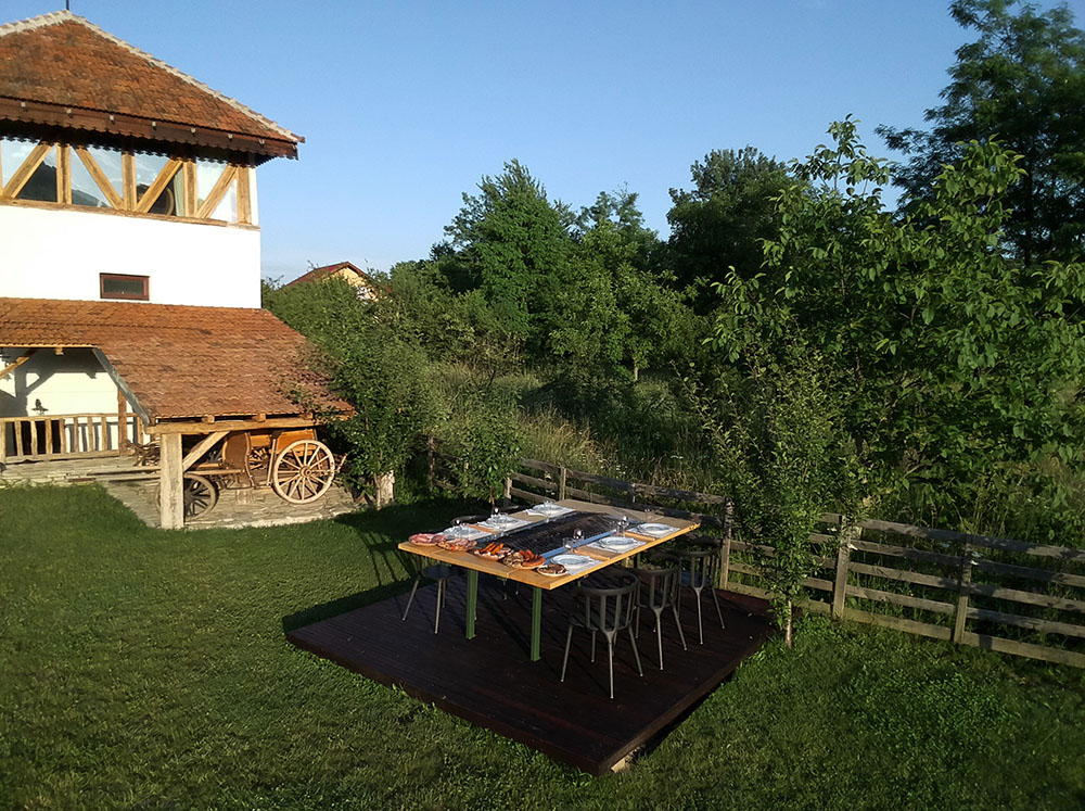 Fânarul a fost cea de-a doua construcție a gospodăriei și are trei camere la etaj