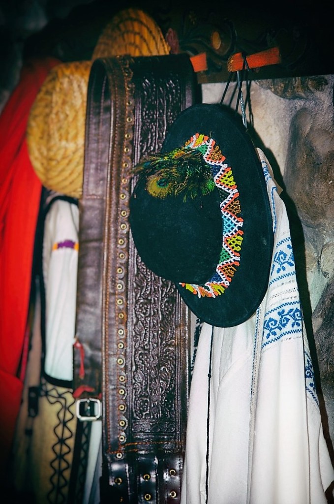 Întreg designul a fost realizat de familia Dobre, cu o atenție fantastică pentru obiectele vechi și tradiționale