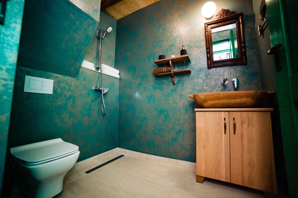 Atelierul de tâmplărie al gospodăriei este un tiny house