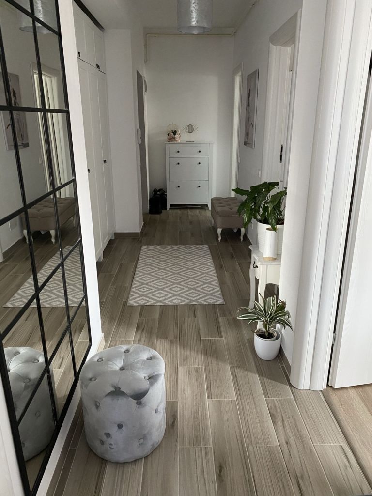 amenajare hol cu oglinda diy cristina barbulescu