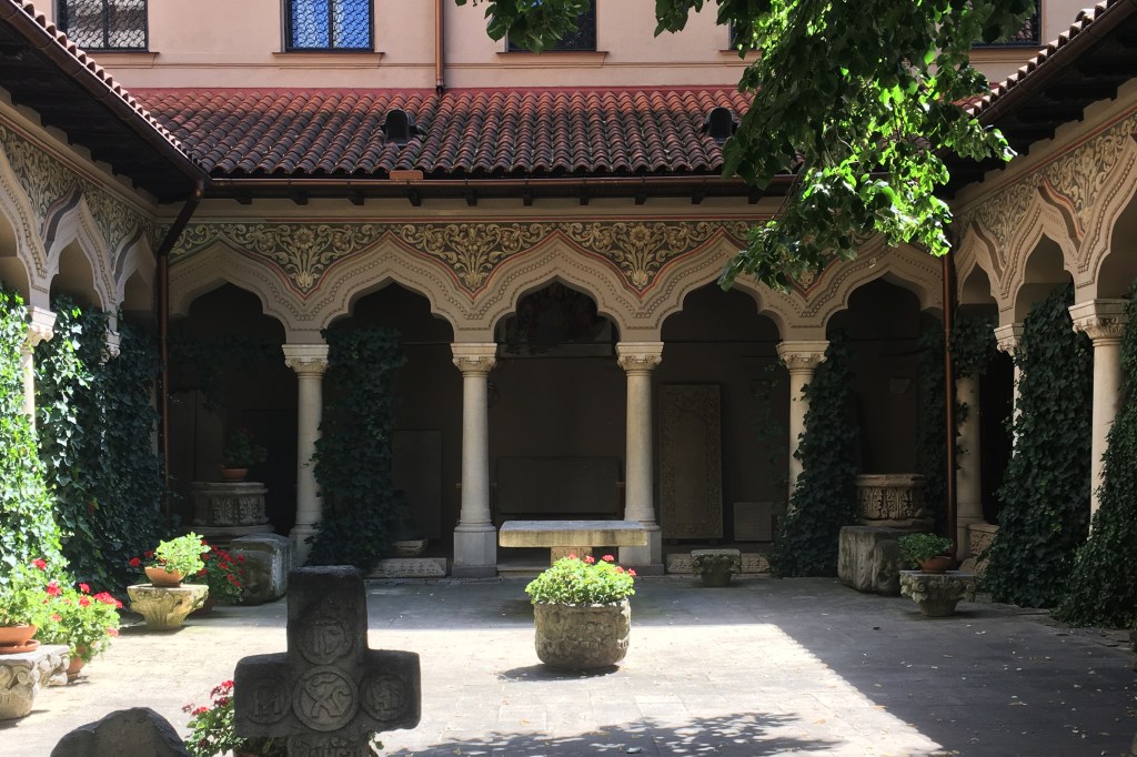 header - stilul brâncovenesc