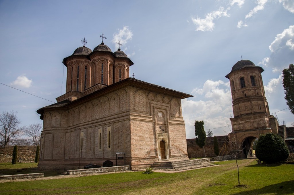 stilul brâncovenesc - manastirea brebu