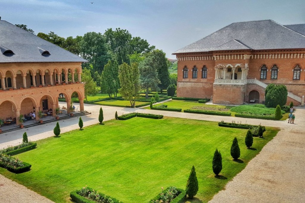 stilul brâncovenesc - palatul mogosoaia3