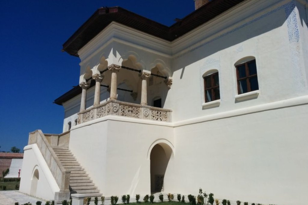 stilul brâncovenesc - palatul potlogi1