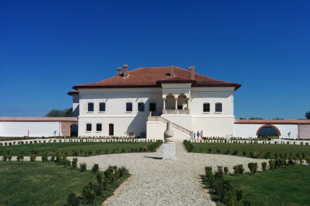 stilul brâncovenesc - palatul potlogi3
