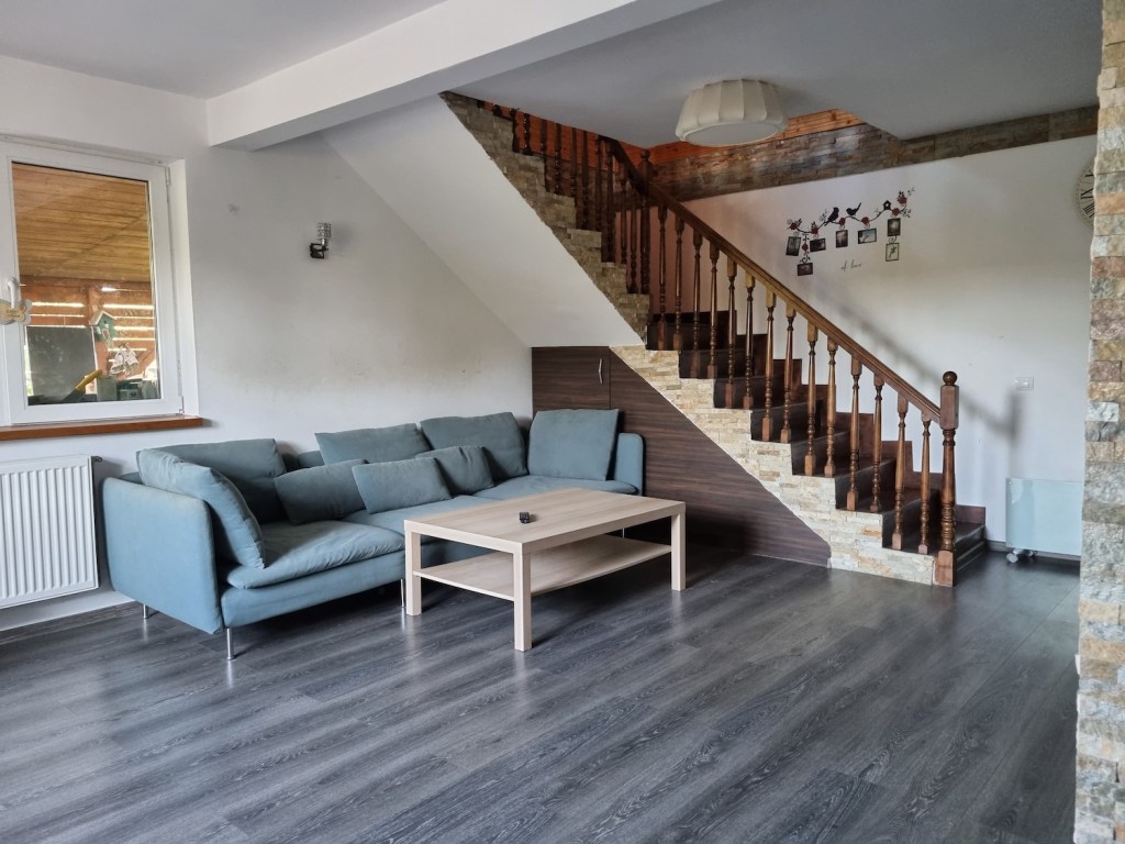Familia Micu a investit peste 40.000 de euro în casa de la sat, construită de la zero
