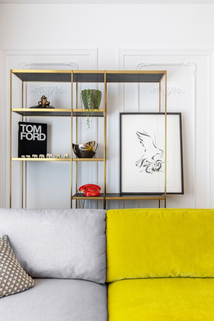 Amenajare vila duplex Otopeni stil eclectic - Sergiu Califar - Pure Mess Design - open space cu canapea galben gri Ditre Italia 2 (1)