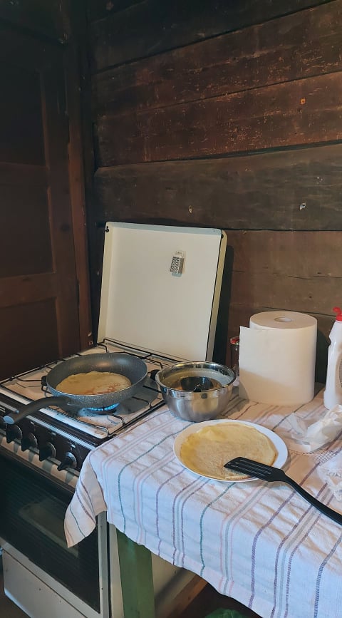 Mădălina și Lucian vor să transforme casa mică într-o casă de oaspeți